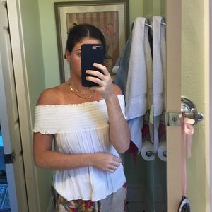 Brandy Melville off the shoulders shirt